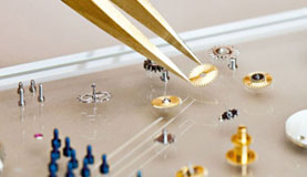 昆明百达翡丽指定维修门店打开表壳